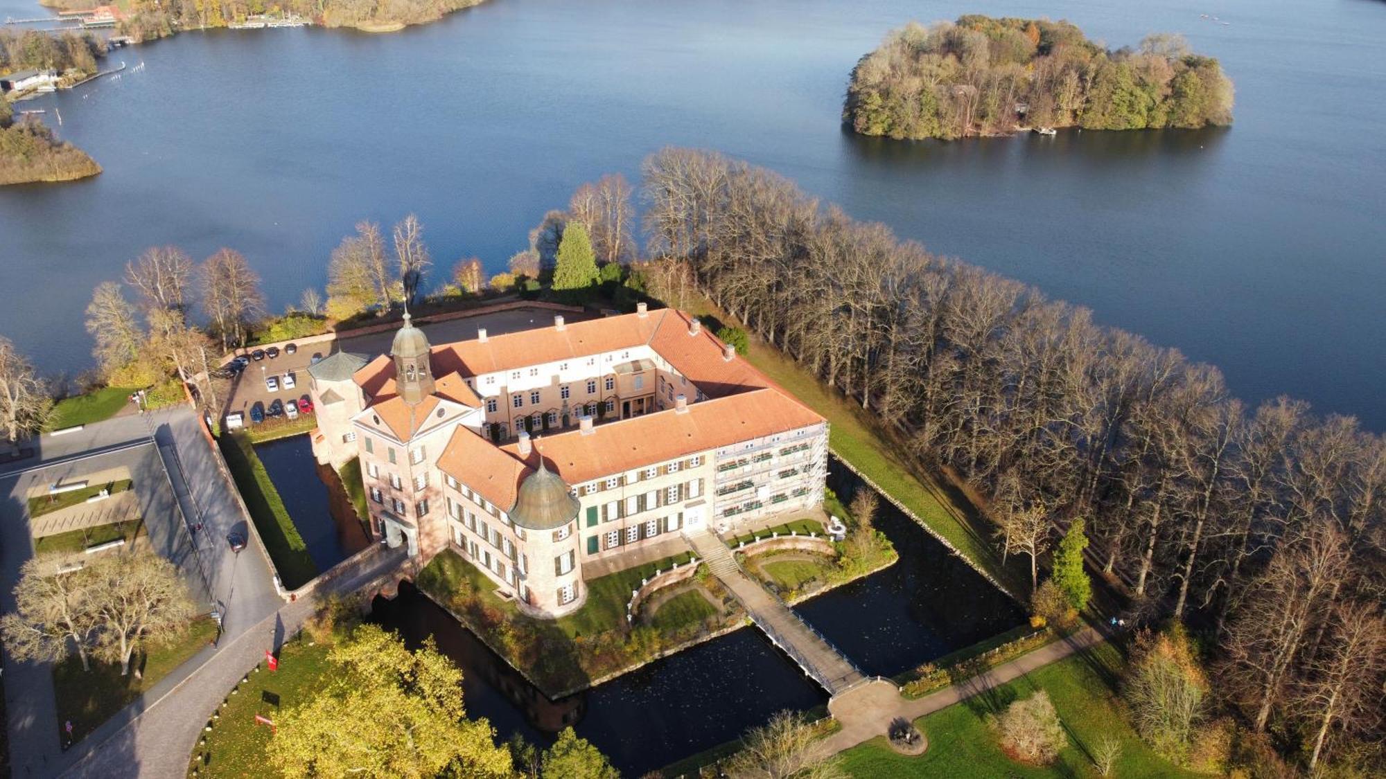 Kleines Ferienhaeuschen Im Garten Eutin Exterior foto